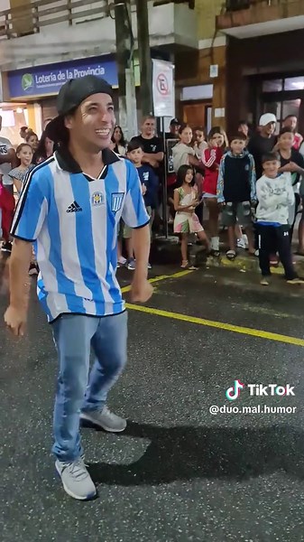 gracias por el amor que nos dan cada vez que nos paramos en cualquier lugar #humor #duomalhumor #vacaciones #malhumor #santateresita #peatonal #mal #humor #piojo #santateresita