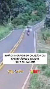 Um caminhoneiro de 24 anos foi preso após um acidente fatal na PR-825, em Campina do Simão, cidade localizada a cerca de 60 km de Guarapuava, no Paraná. Ele invadiu a pista contrária e atingiu uma moto, matando dois irmãos, Geovane da Silva Nahm, de 24 anos, que pilotava a moto, e Mauricio Nahm, de 26 anos, que estava na garupa. O acidente ocorreu no último domingo (16). Geovane morreu imediatamente após o acidente, enquanto Mauricio faleceu no hospital. O acidente foi capturado por uma câmera d