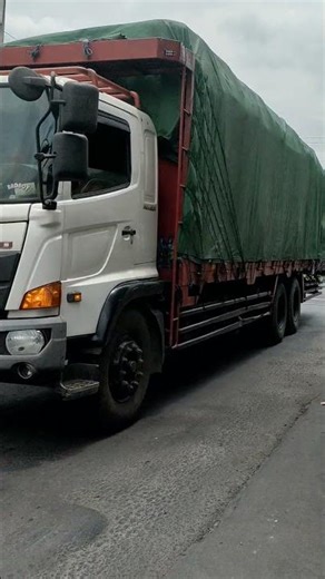 Truk Besar Melintasi Rel | Big Truk Passes