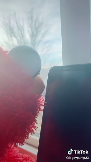 #voiceeffects Elmo found out about the ice cream machine @mcdonalds ￼