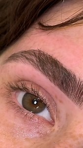 Some people are just gifted with big brows. I can’t get over how stunning this before and after is! 😮‍💨😮‍💨😮‍💨 If you’re looking to create more symmetrical brows, why not start your brow journey with me? Those of you who are lucky enough to get regrowth if your brows are untouched, I can advise where to leave hairs. This is a truly tailored service for you. This client has opted for brow design. When it comes to trimming, we sometimes do and sometimes we don’t. Again, this is discussed with