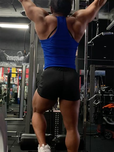 Helen Davis on Instagram: "Be kind to yourself. The body you want may isn’t something you’ve seen or built before. It’s new. We are all on the same path and still trying to figure out what works. I don’t care how long someone has been training, we’re all learning over and over again with injury, new equipment, recent research, joint changes and life. ______________________________________________________#mondaymotivation #patience #fitness #ifbb #ifbbpro #bodybuilding #physique #fitspo #bodybuil