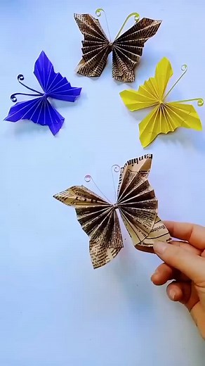 Make simple and Beautiful Paper Butterfly 🦋 • Now it's your turn! 💥 • Create and mention me in your story/post. 🫰🏻 • Subscribe to my YouTube channel and show some love! ❤️ #craftdiy #craftproject #craftwork #craftideas #kidscraft #kindergartencrafts #paperartcreation #butterfly #paperbutterfly | Paper Art Creation