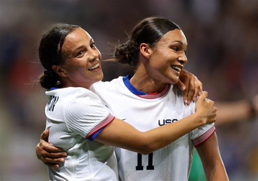 Emma Hayes gives update on USWNT stars Sophia Wilson, Mallory Swanson