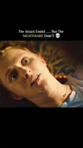 Moviez Hub on Instagram: "The Twist: To ensure she cannot identify them, one of the burglars forcibly removes Emmy's eyeballs with his bare hands. However, Emmy discovers she can still "see" through the detached eyeball even after it has been pulled from her head. 😨🙆The Climax: Emmy uses the detached eyeball as a sort of handheld camera or "flashlight" to navigate the house and fight back. In a visceral sequence, she uses her own optic nerve to strangle one of the attackers. “Real psycho kille