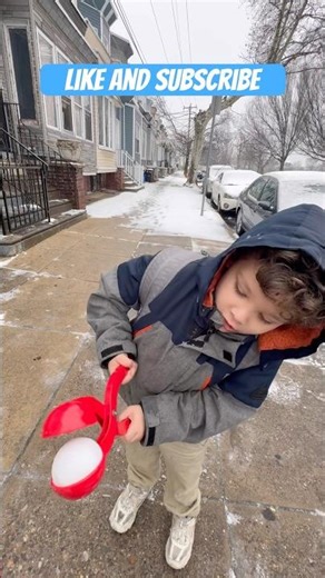 How to make the perfect snowball with Snowball￼￼ machine #snow