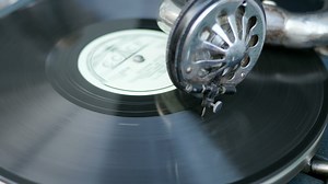 Old turntable playing a record - Free Stock Video