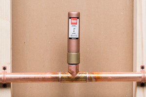 Dispostif Anti-bélier : Faire face aux coups de bélier en plomberie