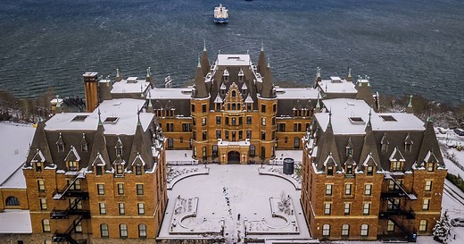 How to Tour the High School from “10 Things I Hate About You”