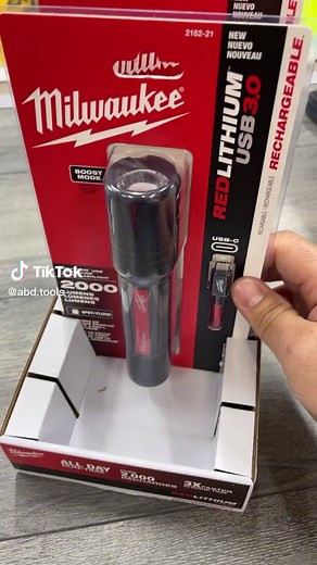 Milwaukee 2162-21 2000 Lumen Flashlight Review
