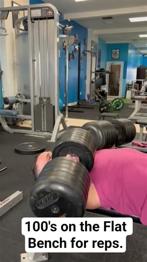 DB Flat Bench Press with 100's. Smooth and controlled. #physique #chest #workout #weights #classic