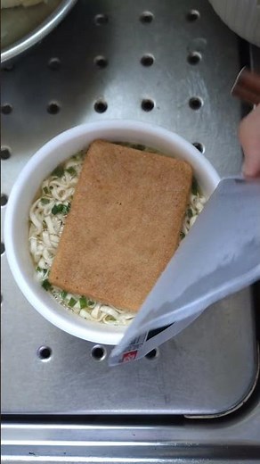50年前のレシピを再現したどん兵衛クラシックを食べてみた。今のどん兵衛に比べて味は少し落ちるが十分に美味かった。