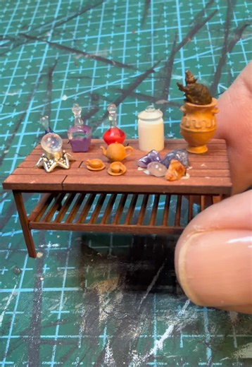 1:48 curiosities table. Curious as to why there’s a rat in that vase! 🤣 #miniatures #dollshouse #miniatureart #miniatureworld #darkminiatures
