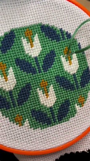 Cross stitch easy flower pattern/tulip needlework pattern.#needlework #crossstitch #beginnersstitch