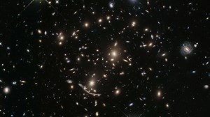 Zoom into Abell 370 - NASA Science