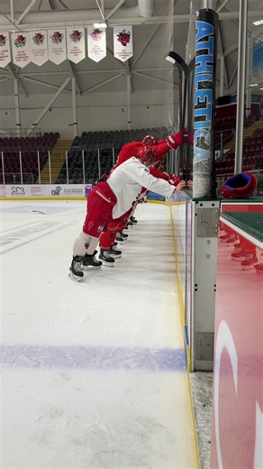 Sliding into the weekend 😈 With an extra splash of energy 🚿 #CardiffDevils #IceHockey #HockeyTok #HockeyPlayers #UKIceHockey