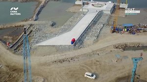 Rebirth of Mangrove As members of the Ramsar Convention and Convention on Biological Diversity, #China and #Indonesia are working jointly on protecting wetlands and biodiversity. Being critical in desalinating seawater, reducing wind and waves, storing carbon and preserving #biodiversity, #mangrove forests are an indicator of the marine ecosystem. There was a mangrove forest on the nearby seaside when the Jawa 7 Project was launched in 2017. Thanks to the measures taken by CHN Energy, the covera