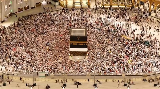 Thousands of pilgrims circle the Kaaba in Mecca in final days of Hajj
