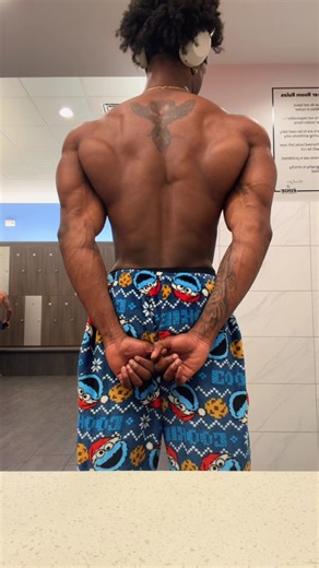 Back day chasing that lean demon back #backdaygym #gym #consistency #aesthetic #demonback