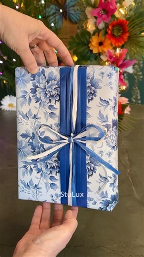 🎁 Wrap and Decorate a gift with just ONE DOUBLE-SIDED Wrapping Paper ✂️ #giftwrapping #stulux #diy