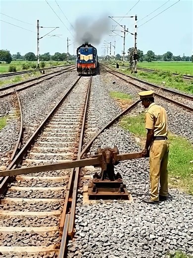 The Age of Old Railways_Manual Track Switch#railroadlife #viraltiktok #railwayvideo #railworker #switchtrack #fyp #trackswitch
