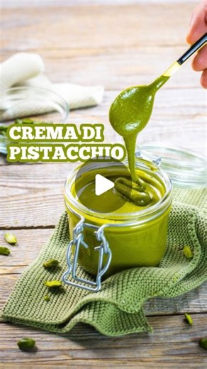 Luca Perego - LuCake on Instagram: "CREMA DI PISTACCHIO😍🤤 fatta in casa🏠 Si prepara in pochi minuti e con solo 1 ingrediente: i pistacchi!🔝 Conosciuta anche come pasta di pistacchio, è una crema neutra senza zucchero, fatta al 100% di pistacchi😋 Tieni sempre a portata di mano questo video✅ e preparala anche tu!😉⬇️ 🔸500 g di pistacchi (sgusciati e spellati) 🔹è possibile sostituire i pistacchi con altri tipi di frutta secca. La ricetta dettagliata e tutti i miei consigli vi aspettano sul m