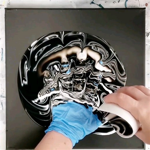 472K views · 4.4K reactions | This turkey pour is a really fun acrylic pour technique that brings out the kid in me ❤️ | Mixed Media Girl | Facebook