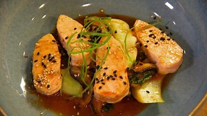 Lachsfilet mit Asia-Gemüse