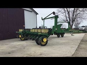 John Deere 7200 MaxEmerge 2 16R30 Planter