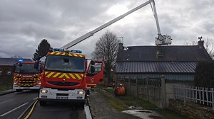 À Serain, la toiture de leur maison prend feu, une famille relogée en urgence