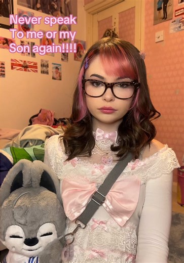 He said you smell like poop #wolfchan #stay #smallartist #chlo3pie