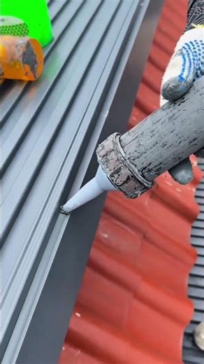 The adhesive glue is applied directly to the ends the insulated lightweight steel roof symmetrically