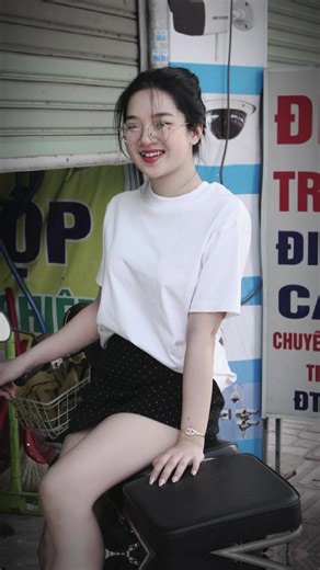 Video của Lan Viên Trần (@lavie_122) với bản nhạc nhạc nền - Đồng Chí Sắt - Chủ Tịch☕️