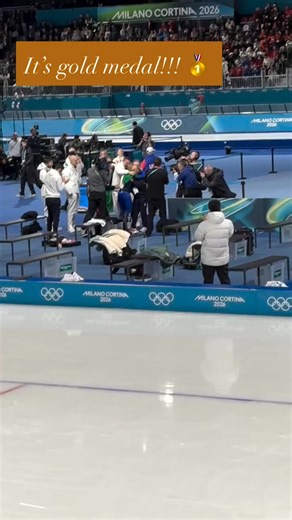 Complimenti a Francesca Lollobrigida per uno straordinario oro olimpico, il primo per l’Italia, conquistato con un record olimpico nel giorno del suo compleanno. 🥇Primo oro per l’Italia grazie a Francesca Lollobrigida che scrive la storia alle Olimpiadi di Milano Cortina 2026, conquistando il podio nel pattinaggio di velocità 3000 metri e fa il record olimpico. Sul ghiaccio dello Speed Skating Stadium di Milano, talento, determinazione e cuore azzurro si trasformano in pura leggenda. MilanoCort