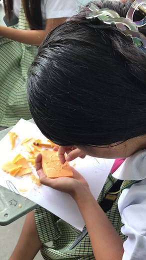 Creativity is the power to connect the unseemingly unconnected 🥹 I am grateful to see how my students are working with each other because of their uniqueness and creativeness 🫶🏻 #finalactivity #artappreciation #soapcarving