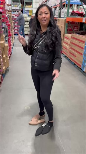 @SteveMadden Women’s Knit Slide @costco_canada Calgary Taza April 2026 Features: Easy on-off slide style Versatile wardrobe staple Colour: black or brown Made in China Fabric Content: Textile upper Textile lining and PU sock Man made outsole · · · #costco #tinasfavyyc #costcoloverscanada #stevemadden #slides