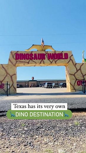 Here you will find 150 life size dinosaurs, putt putt, a skeletal playground, fossil dig, Prehistoric museum, & gift shop. Don't forget to stop by Dinosaur Valley State Park nearby to see real dinosaur tracks 🦖🦕 #texas #texaslife #texastravel #exploretexas #visittexas #texastodo #texasvacation #hiddengems #glenrosetexas