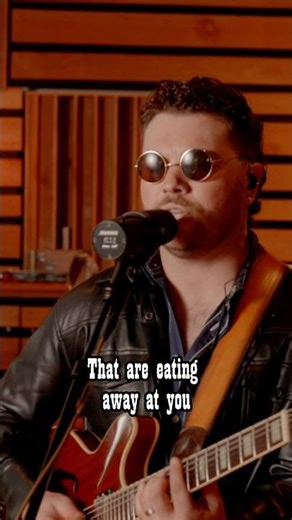 Retro 60’s rock band performs “Run Away”