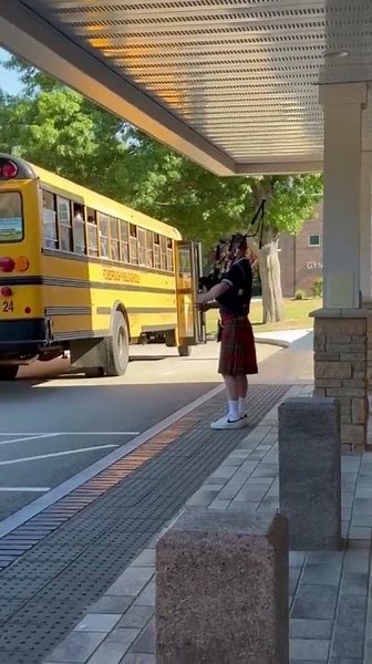 Scottish Bagpiper in Full Kilt Surprises Foxborough Schoolkids || ViralHog
