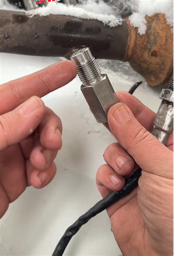 🚨Is your CHECK ENGINE light on? Don't pay a mechanic hundreds! A faulty 02 Sensor is the cause and it's EASY to fix yourself. Our premium oxygen sensor: ✅Direct OEM Fit - No guesswork ✅Boosts MPG & Restores Power ✅5-Minute DIY Install (Save $$!) Watch how easy it is to replace it and get your car running smoothly again. ⬇️Get the RIGHT sensor for your car now! Click the link in our bio! #O2Sensor #CheckEngineLight #DIYMechanic #CarRepair #SaveMoney