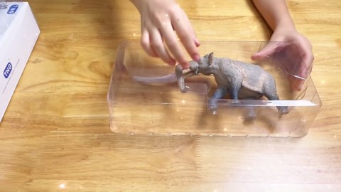 Gemini&Genius African Elephant Action Figure Toy, Stegodon Figurine Wild Animal Model, Beautiful and Accurate Sculptures of Elephant Animal, Gift, Collection, Display & Play for Kids Collectors