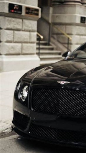 Mellstroy SIGM🅰️ on Instagram: "印度正在利用太阳能智能路灯推动未来城市的发展 ☀️🌆 这些路灯在白天通过高效太阳能板吸收日光，将能量储存在电池中 🔋☀️ 到了夜晚，它们自动启动，为街道提供稳定照明 ✨🌃 更酷的是，路灯上装有环境传感器 🌿、空气质量检测器 🌫️ 和智能摄像头 📷，可以实时监测城市状况 📡📊 某些地区，比如班加罗尔的科技园区 🏢🌐，每年通过这种系统节省了数百万度电 ⚡💰 智能控制模块会根据行人密度自动调节亮度： 👥 人多的时候变亮 🚶‍♂️ 人少的时候降低能耗——非常节能 ♻️ 这种技术帮助印度减少对传统电网的依赖，让城市变得更环保、更高效 🇮🇳🌱 太阳能 + 智能感应 = 将普通路灯变成未来城市的基础设施 🔥🌆 #印度 🇮🇳 #科技 💡 #创新 🚀 #可持续 🌱 #智慧城市 🏙️ #能源 ⚡ #未来已来 🔮 #事实 📘 #知识 🧠"