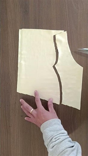 Design tips for corsets that tailors don't want you to know. #diy #fashion #tutorial