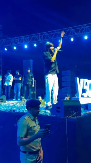 Masoom Sharma on Instagram: "🇯🇵 この速度に達すると、もはや陸上を移動しているのではなく、音速で移動していることになります🚀🌍 このシミュレーションは、マッハ1、つまり時速約1,330kmで日本を超音速鉄道で旅するとどのような感じになるかを視覚化したものです。現在、日本の最速列車は約時速320kmで運行されており、超高速リニアモーターカーのような先進的な試験プラットフォームでは、制御された環境下で時速600kmを超えています。 このシミュレーションはそれをはるかに超え、現在の鉄道コンセプトが真の超音速システムに進化した場合に何が可能になるかを探ります。この速度に到達するには、単なる動力だけでは不十分です。エンジニアたちは、超高速走行における最大の制限要因である空気抵抗を排除するために、磁気浮上、ほぼゼロ摩擦のガイドウェイ、真空または低圧チューブシステムなどを研究しています。マッハレベルの移動では、わずかな空気の乱れでさえ構造上の課題となります。 だからこそ、将来の超音速鉄道構想は、精密誘導