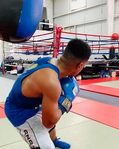 How to punch and move using the heavybag. This technique truly offers one of the more fluid manners to get comfortable throwing and moving on the heavybag. #boxingtraining | Master Boxing