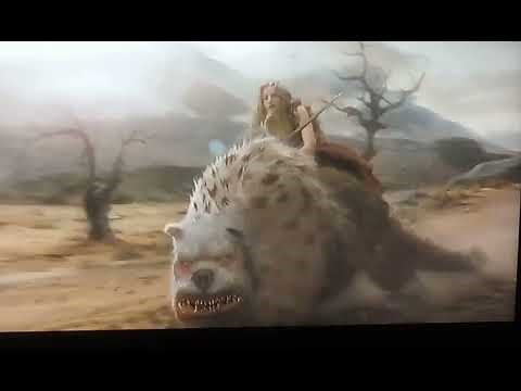 Alice in wonderland (2010) | Alice riding Bandersnatch