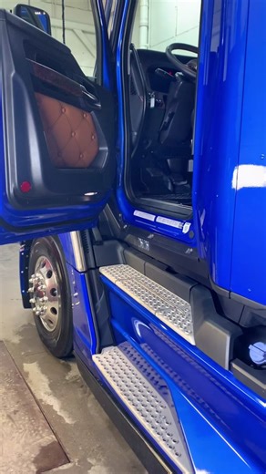 Kenworth T680 2023 Garage Diesel Truck Videos