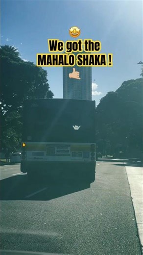 🚌 TheBus Gives Us the Mahalo Shaka! 🤙🏼 Downtown Honolulu, Oahu, Hawaii, USA