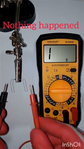 Measuring a Resistor with a Multimeter.#Multimeter #resistor #резистор #Electronics #resistore