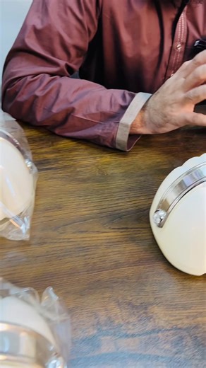 Luxury Shell Spring Loaded Tissue Box for Home Use